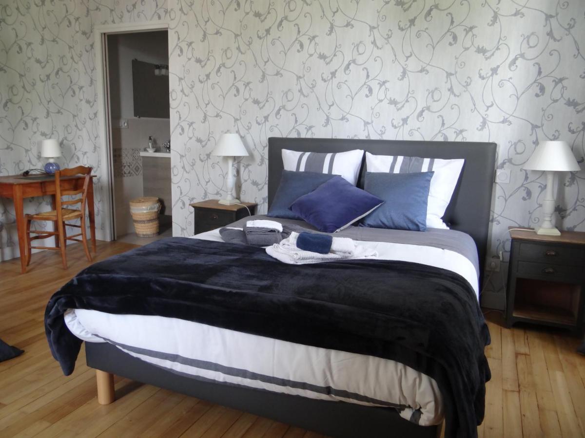 Les Tilleuls - Chambres D'Hotes - ลาโรชฟูโกลด์ ภายนอก รูปภาพ