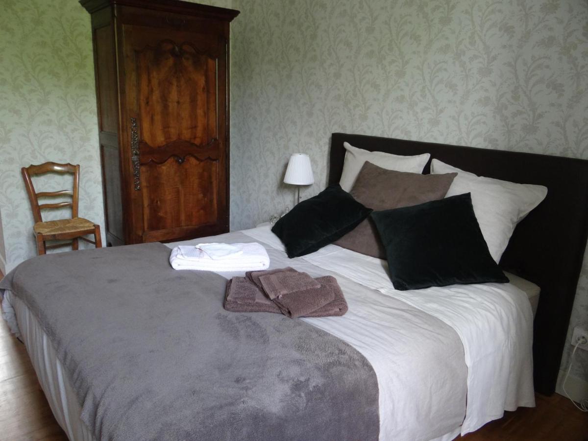Les Tilleuls - Chambres D'Hotes - ลาโรชฟูโกลด์ ภายนอก รูปภาพ