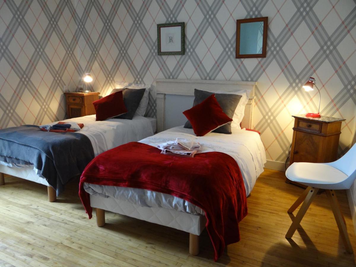 Les Tilleuls - Chambres D'Hotes - ลาโรชฟูโกลด์ ภายนอก รูปภาพ