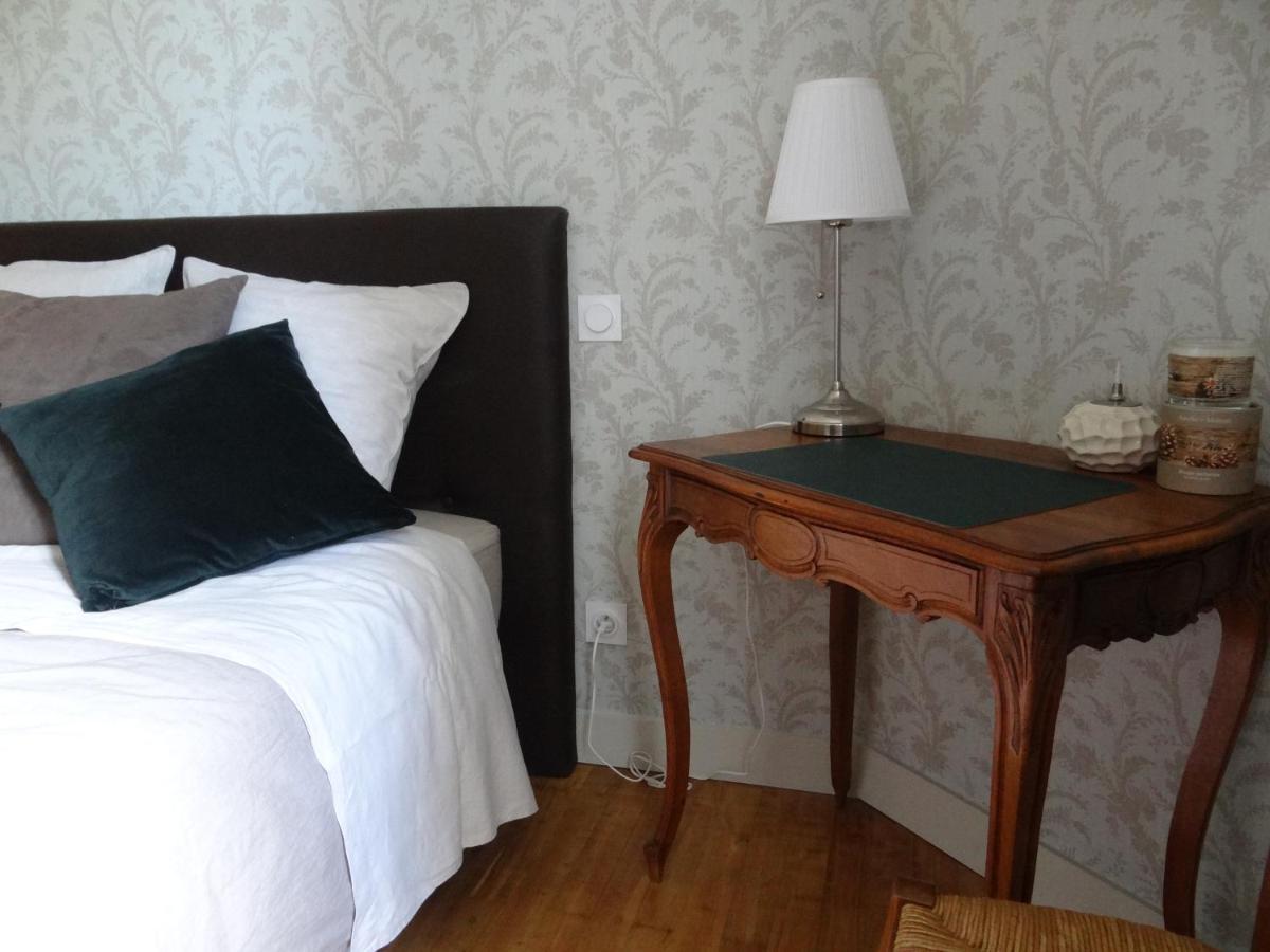 Les Tilleuls - Chambres D'Hotes - ลาโรชฟูโกลด์ ภายนอก รูปภาพ