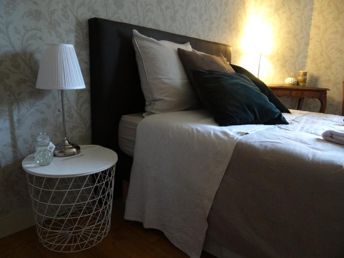 Les Tilleuls - Chambres D'Hotes - ลาโรชฟูโกลด์ ภายนอก รูปภาพ