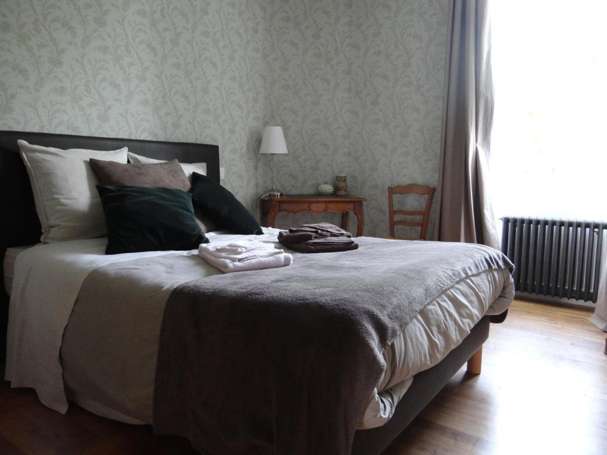 Les Tilleuls - Chambres D'Hotes - ลาโรชฟูโกลด์ ภายนอก รูปภาพ
